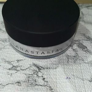 Anastasia loose powder